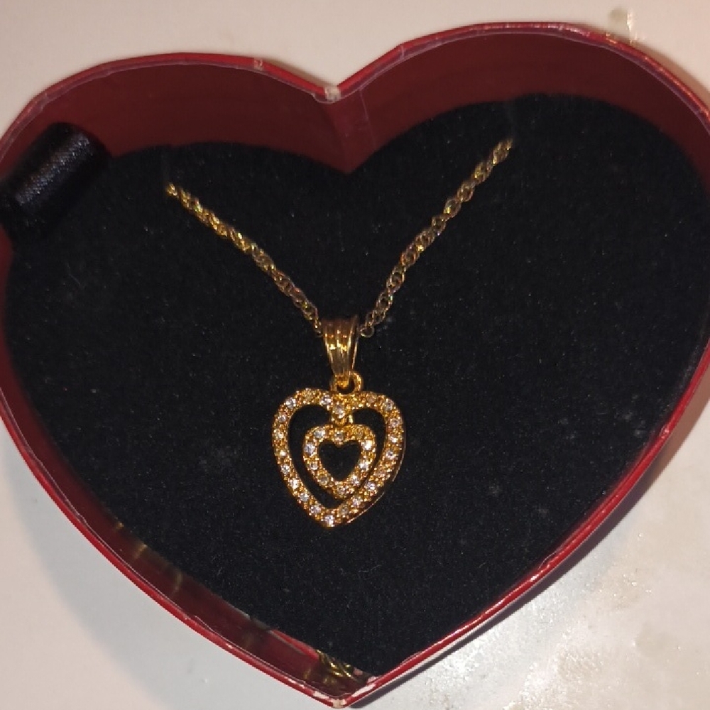 Rhinestone Heart Gold tone  Pendant Necklace In Keepsake Box